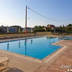 Jenny מלון